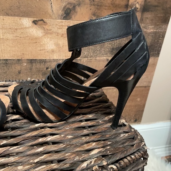 BCBGEneration Gerri Sandal size 8 EUC - Picture 8 of 14